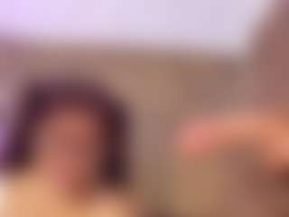 Veronica MILF webcam performer live streaming