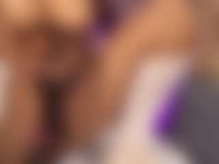 Live cam show with Veronica - Dildo Or Vibrator MILF on StripNow