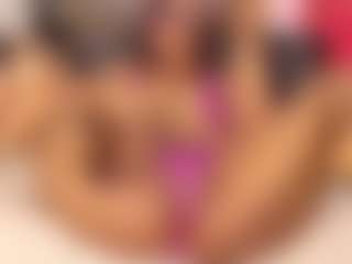 Live cam show with Veronica - Fingering MILF on Camsoda