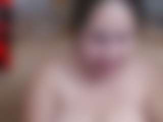 EMILY-NESSA MILF webcam performer live streaming