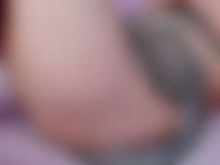 Live cam show with MonaLisaG - Moaning on CamClone