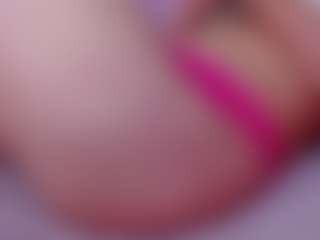 Live cam show with MonaLisaG - Bedroom on SxyPornLive