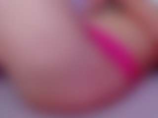 Live cam show with MonaLisaG - Upskirt on Dare Cams