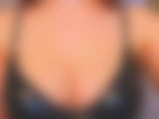 Live cam show with Kira - Leather on livesuperchat.net