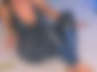Kira MILF webcam performer live streaming