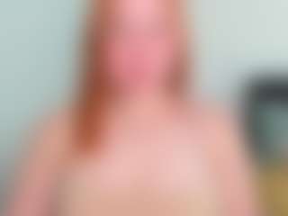Live cam show with LaylaxCute - British on googirlz