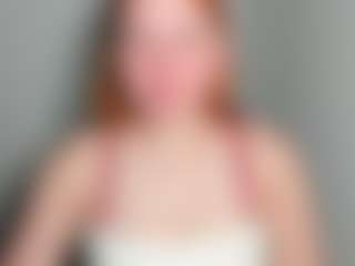 Live cam show with LaylaxCute - Red Hair MILF on camgirlchat.live