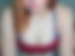 Live cam show with LaylaxCute - Petite MILF on Chatstar