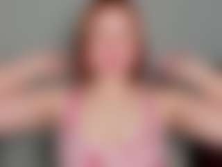 Live cam show with LaylaxCute - College MILF on live18s.com