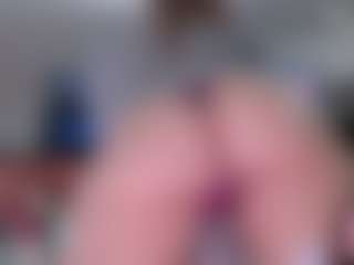 Live cam show with Violet Fugazzi - Blonde Hair on Strip Flash - Live Sex Shows