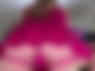 Live cam show with Violet Fugazzi - Blonde Hair Amateur on Uber Horny