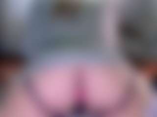 Live cam show with Violet Fugazzi - Interactivetoy Granny on camtv