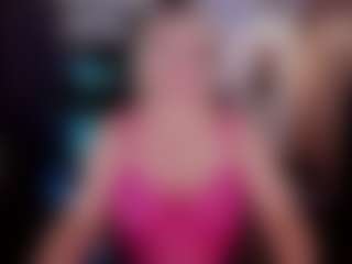 YolandaKiss MILF webcam performer live streaming