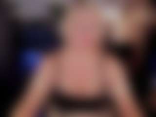 YolandaKiss MILF webcam performer live streaming
