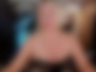 Live cam show with YolandaKiss - Mature on luckytryst.com