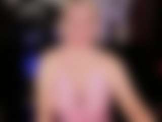 YolandaKiss MILF webcam performer live streaming