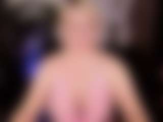 Live cam show with YolandaKiss - Smoking on Camming Site