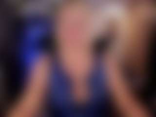 YolandaKiss MILF webcam performer live streaming