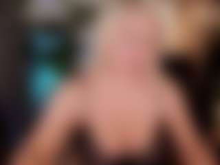 Эротическая трансляция с YolandaKiss — Flashing Blonde Hair на Camsoda