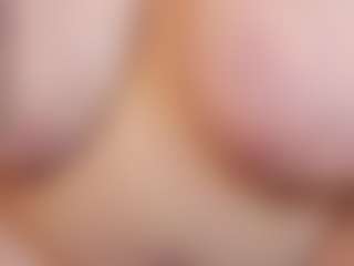 Live cam show with KellyPerfect - White on SquirtSoMuch