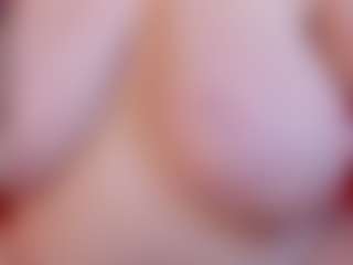 Live cam show with KellyPerfect - White on Milfs Live