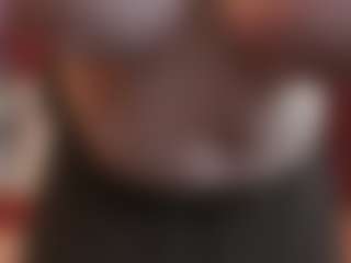 KellyPerfect MILF webcam performer live streaming