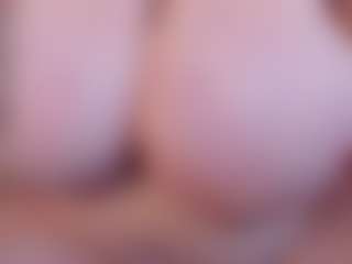 Live cam show with KellyPerfect - Brown Hair on livesuperchat.net