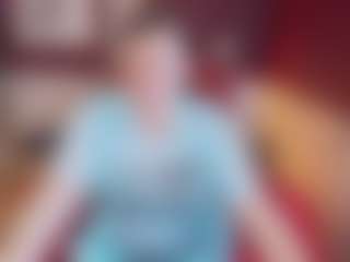 Live cam show with KellyPerfect - Brown Hair on Mixed Magazine Live