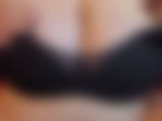 Live cam show with KellyPerfect - Public Mature on camgirlchat.live