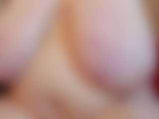 Live cam show with KellyPerfect - Tittyfuck on sexylivex.com