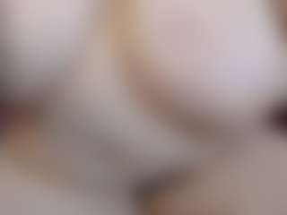 Live cam show with KellyPerfect - Spy on friskycurves.com
