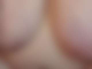 Live cam show with KellyPerfect - Spy on WildCum