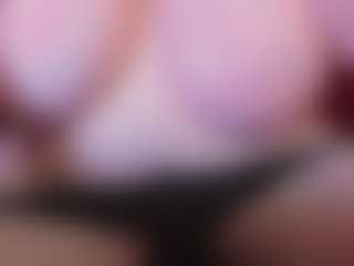 Live cam show with KellyPerfect - Green Eyes on Pornisteam.com