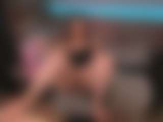 Live cam show with KylieMellow - Highheels on StripNow