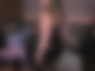Live cam show with KylieMellow - Strapon on StripNow