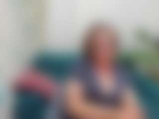 LeaPure MILF webcam performer live streaming