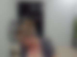 Live cam show with LeaPure - Green Eyes on SxyPornLive