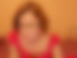 Live cam show with MarilynDream - Petite MILF on madthumbs