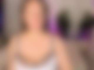 Live cam show with JenniferLight - Shaved on Camming Site