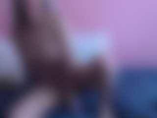 Spettacolo in cam dal vivo con roochelle - Skinny MILF su Camsoda