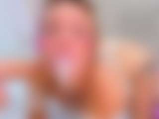 Live cam show with MayeUtica - Spy Granny on CamClone