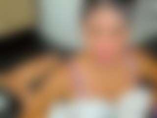 MayeUtica MILF webcam performer live streaming