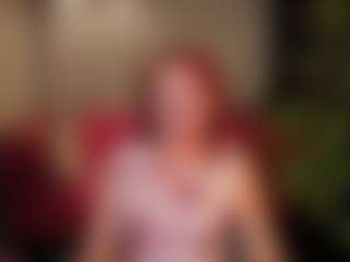 NikaGentle MILF webcam performer live streaming