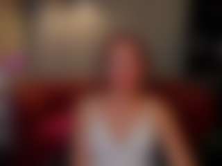 Live cam show with NikaGentle - Mature on CamClone