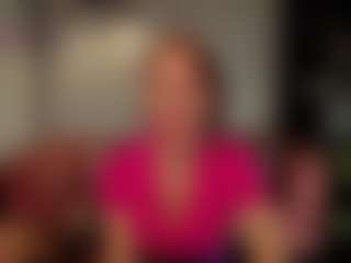 NikaGentle MILF webcam performer live streaming