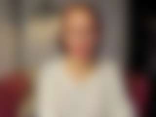 NikaGentle MILF webcam performer live streaming