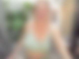 Live cam show with ScarlettSoft - Granny MILF on Instabang