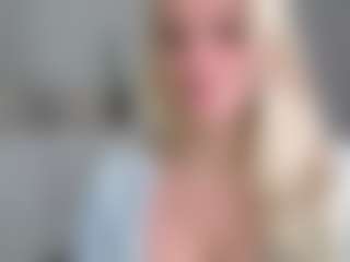Live cam show with CorneliaBarbie - Upskirt on SpankPalCams