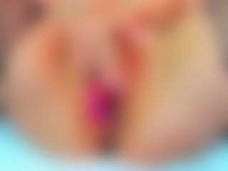 EmilyRank MILF webcam performer live streaming