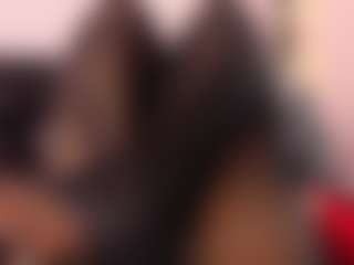 Live cam show with natashayu - Shaved Pussy MILF on Chatstar